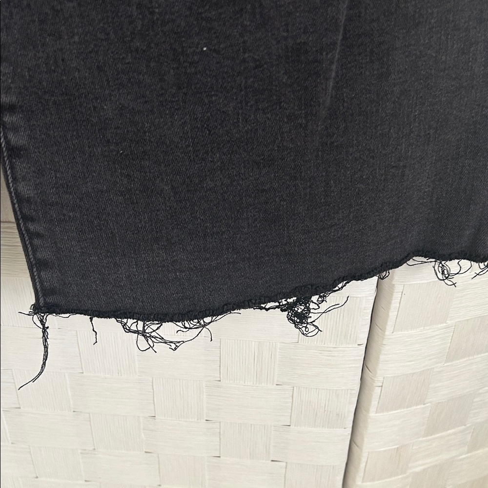 Time and Tru Black High-Rise Wide-Leg Jeans with Raw Hem - Picture 5 of 7